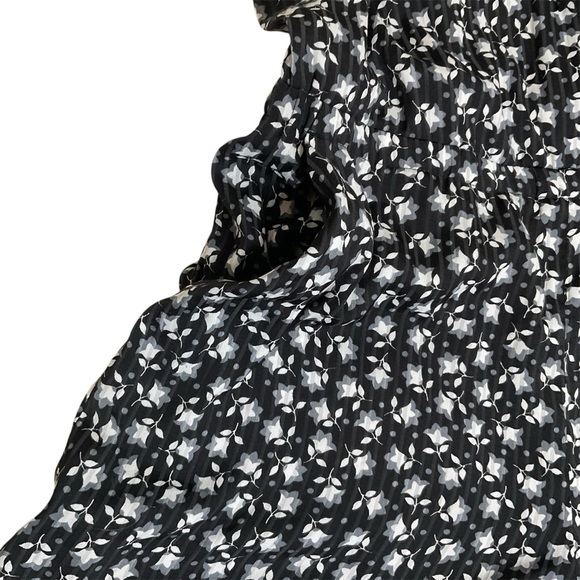 Ann Taylor LOFT, Black and White Floral Halter Romper size MP - Picture 6 of 10